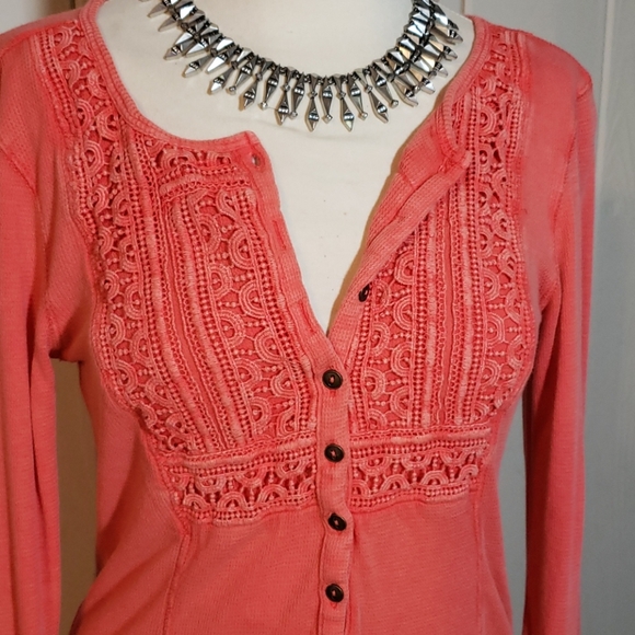 Lightly worn Lucky brand long sleeve - Picture 4 of 5